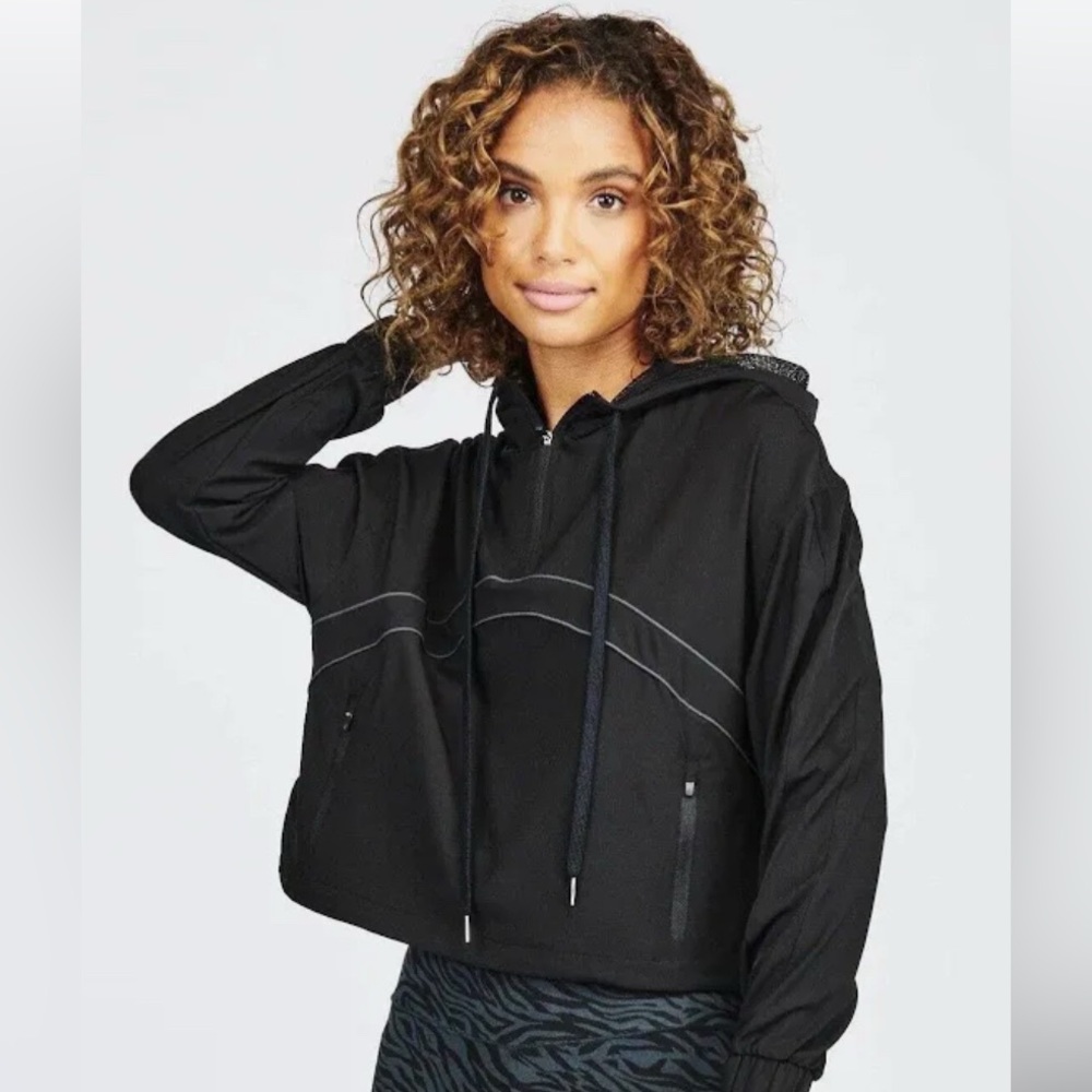 Women’s 1/2 zip jacket.